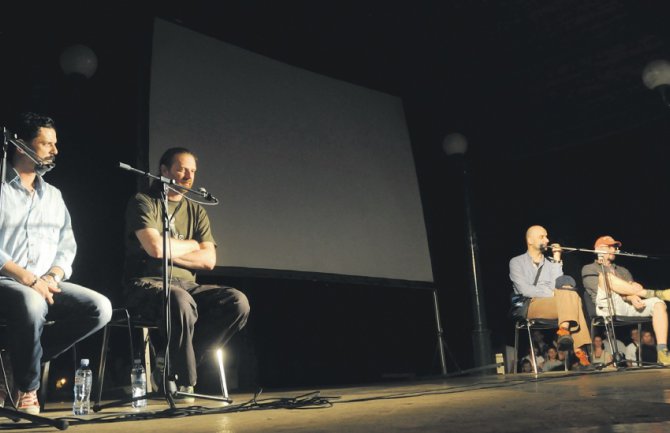 Buksovci maestralno zatvorili prvi festival stand up komedije “Instant Ex YU”