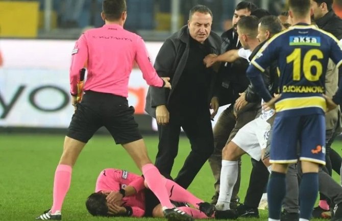 FS Turske suspendovao fudbalska takmičenja