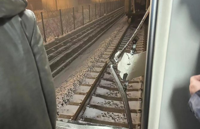 U Pekingu se raspao voz podzemne željeznice, više od 500 povrijeđenih, čak 102 osobe imaju prelome
