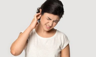Manje poznat simptom u uhu koji može ukazivati na rak