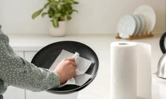 Zašto ne bi trebalo posušivati posuđe papirnim ubrusima