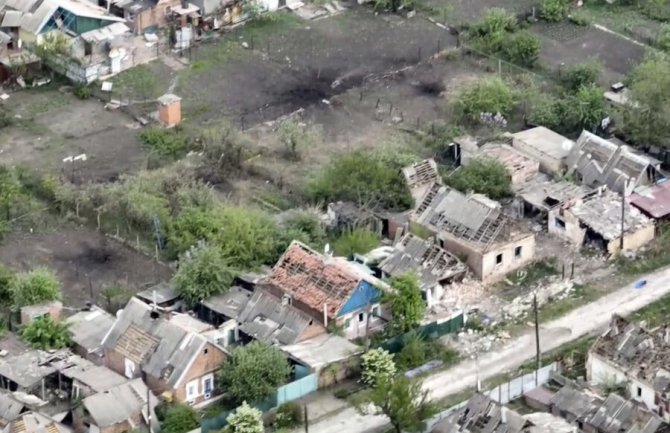 Ukrajinsko selo razoreno, stanovnici bježe od ruske vojske
