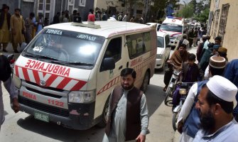 Tragedija u Pakistanu: Najmanje 20 ljudi poginulo kada se autobus survao u jarugu
